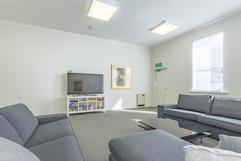 4 Bedroom House - Hobart CBD - Free Parking - Free WIFI - Accommodation QLD 20