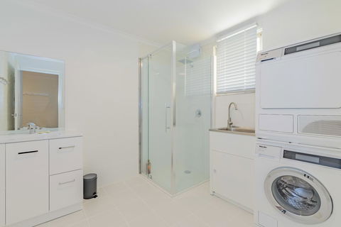 4 Bedroom House - Hobart CBD - Free Parking - Free WIFI - Accommodation QLD 4