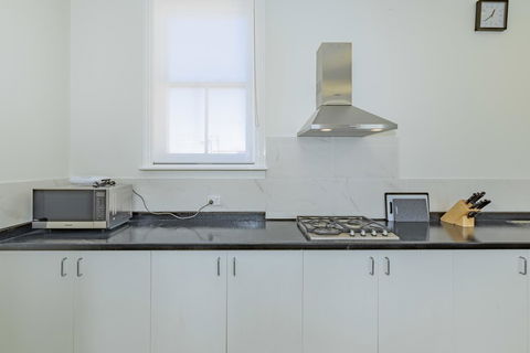 4 Bedroom House - Hobart CBD - Free Parking - Free WIFI - Accommodation QLD 8