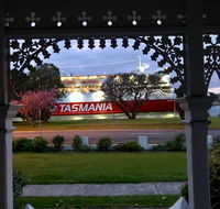 Riverbank villa - 4 bedroom house villa - Accommodation QLD