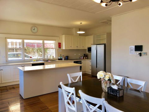 Riverbank Villa - Accommodation QLD 5