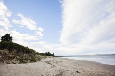 Seven Mile Beach Cabin And Caravan Park - Accommodation QLD 1