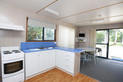 Seven Mile Beach Cabin And Caravan Park - Accommodation QLD 8