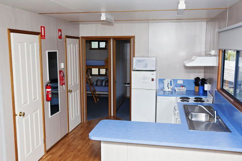 Seven Mile Beach Cabin And Caravan Park - Accommodation QLD 11