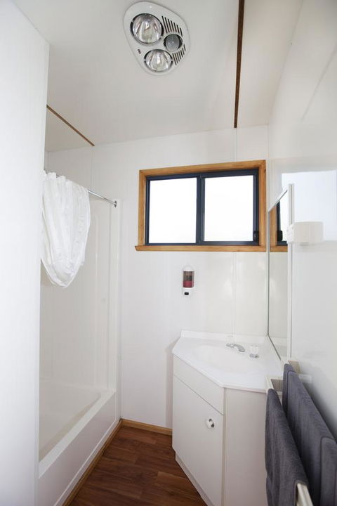 Seven Mile Beach Cabin And Caravan Park - Accommodation QLD 17
