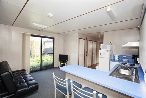 Seven Mile Beach Cabin And Caravan Park - Accommodation QLD 13