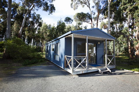 Seven Mile Beach Cabin And Caravan Park - Accommodation QLD 2