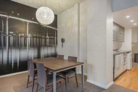 Mantra One Sandy Bay Road - Accommodation QLD 19