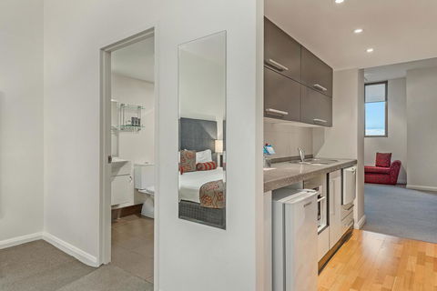 Mantra One Sandy Bay Road - Accommodation QLD 9