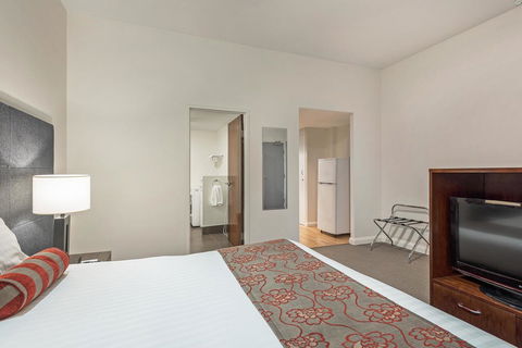 Mantra One Sandy Bay Road - Accommodation QLD 13