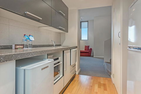 Mantra One Sandy Bay Road - Accommodation QLD 5