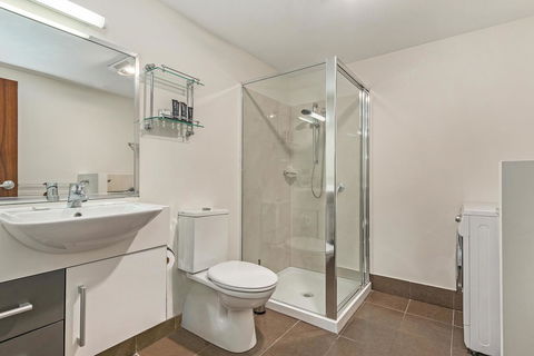 Mantra One Sandy Bay Road - Accommodation QLD 11