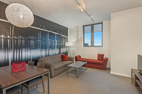 Mantra One Sandy Bay Road - Accommodation QLD 3