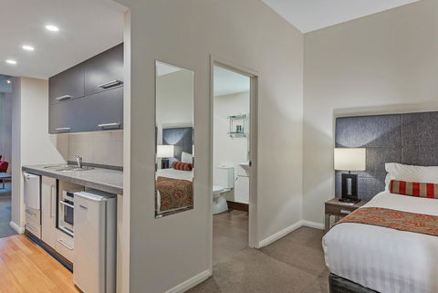 Mantra One Sandy Bay Road - Accommodation QLD 18