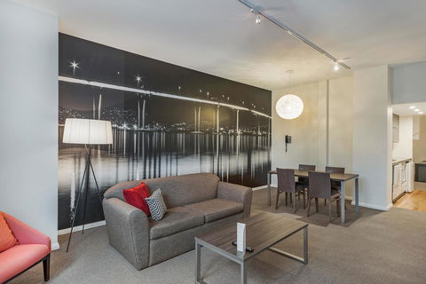 Mantra One Sandy Bay Road - Accommodation QLD 6