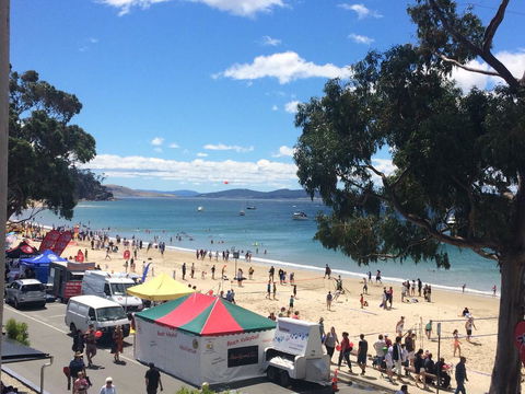 Kingston Beach-House Retreat - Accommodation QLD 4