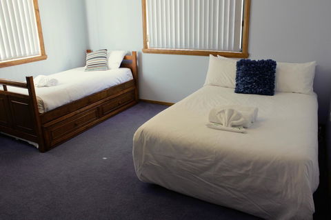 Mermaids Of Bicheno - Accommodation QLD 8