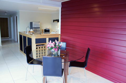 Mermaids Of Bicheno - Accommodation QLD 3