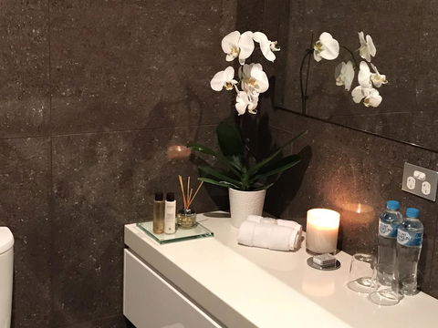 Amare Beachside Luxury - Accommodation QLD 7