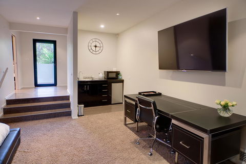 Amare Beachside Luxury - Accommodation QLD 16