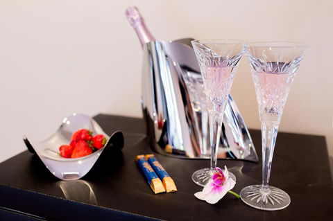 Amare Beachside Luxury - Accommodation QLD 27