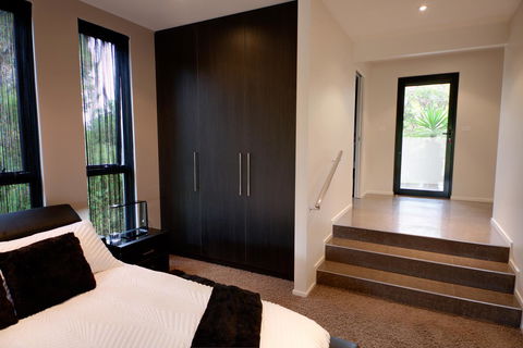 Amare Beachside Luxury - Accommodation QLD 12