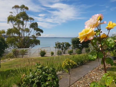 Garden By The Beach - Gateway To The East Coast, Close To Airport - Accommodation QLD 23