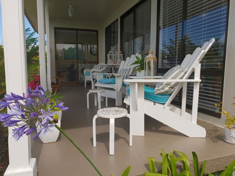 Garden By The Beach - Gateway To The East Coast, Close To Airport - Accommodation QLD 4