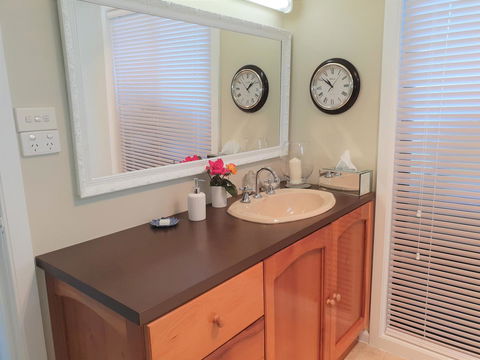 Garden By The Beach - Gateway To The East Coast, Close To Airport - Accommodation QLD 6