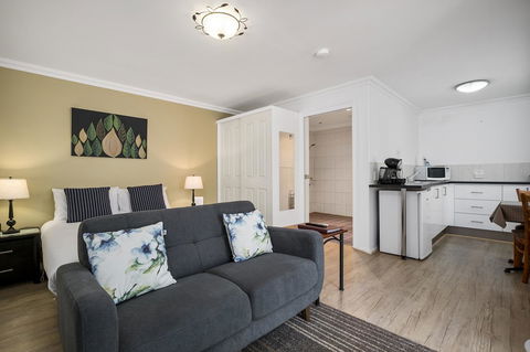 Oyster Cove Chalet - Accommodation QLD 2