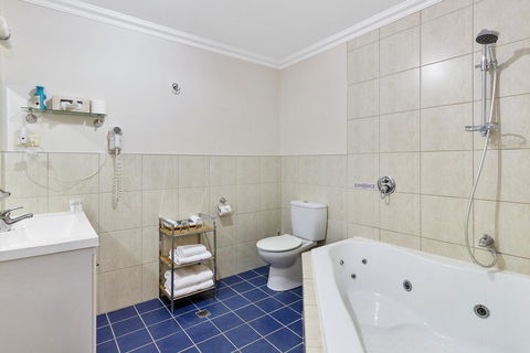 Oyster Cove Chalet - Accommodation QLD 12