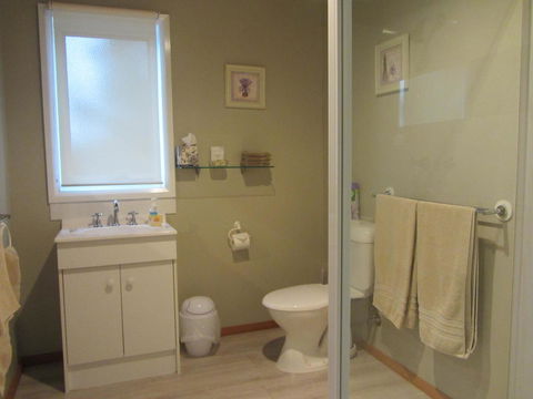 Elm Trees Accommodation @ Ross - Accommodation QLD 10