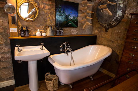 Twamley Farm - Accommodation QLD 11