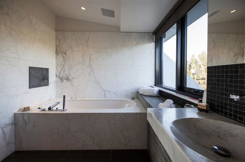 MONA Pavilions - Accommodation QLD 14