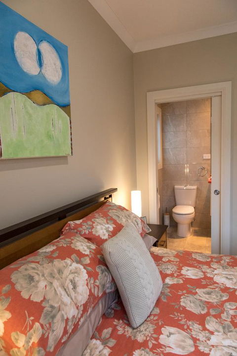 Mountain Blue Guest House - Accommodation QLD 12