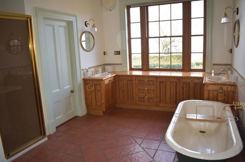 CLAYFIELD HOMESTEAD - Rustic Country Accommodation - Accommodation QLD 14