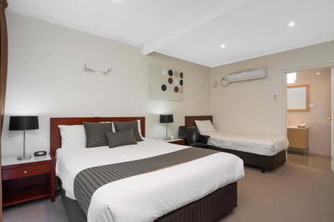 New Crossing Place Motel - Accommodation QLD 3
