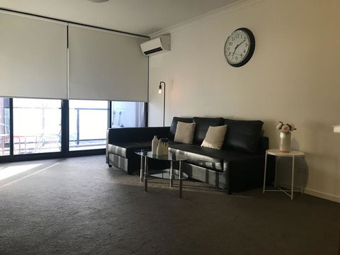 New Luxurious Skyview 2Bedroom Apartment Liverpool - Accommodation QLD 3