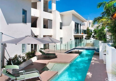 NEW Sunshine Beach Family Escape 3 Bedroom With Free Wifi And Parking - Accommodation QLD 1