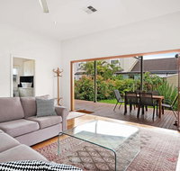 Newcastle Executive Homes - Cooks Hill Cottage - Accommodation QLD