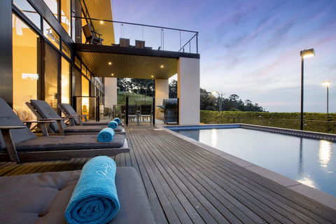 Newhaven Luxury Family Home With Bay Views, Large Pool, Jacuzzi, Tennis Court, Playground - Accommodation QLD 0