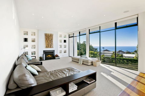 Newhaven Luxury Family Home With Bay Views, Large Pool, Jacuzzi, Tennis Court, Playground - Accommodation QLD 3