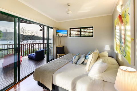 NEWLY BEAUTFULLY RENOVATED 16 The Casuarina - 3 Bedroom House With 180 Degree Ocean Views - Accommodation QLD 2