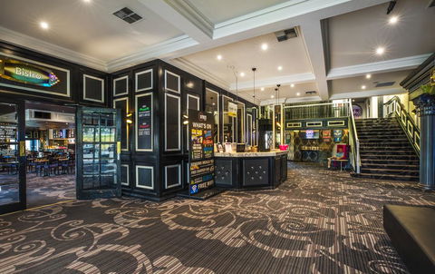 Nightcap At Skyways Hotel - Accommodation QLD 1