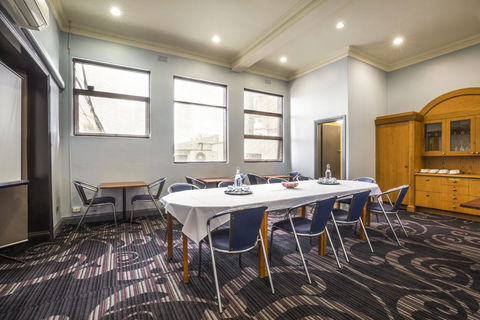 Nightcap At Skyways Hotel - Accommodation QLD 3