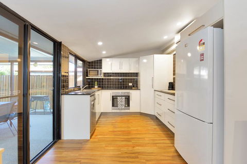 North Central Holiday Home - Accommodation QLD 3