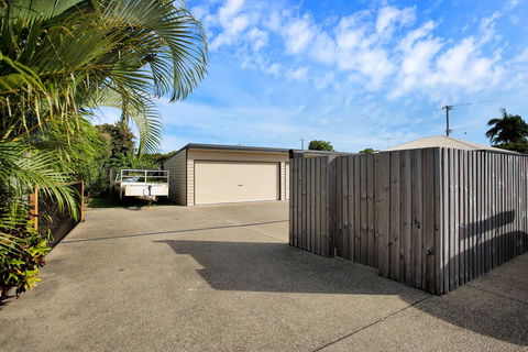 North Central Holiday Home - Accommodation QLD 1