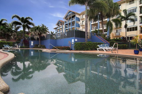 North Cove Waterfront Suites - Accommodation QLD 3