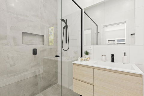 North Haven Lovely Coastal Beach House, Private Garden, Walk To Beach And Village - Accommodation QLD 2