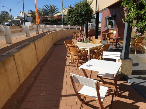 Northampton Motor Hotel - Accommodation QLD 2